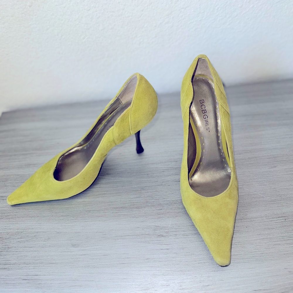 BCBGirls scalloped lime suede stiletto heel sz 6